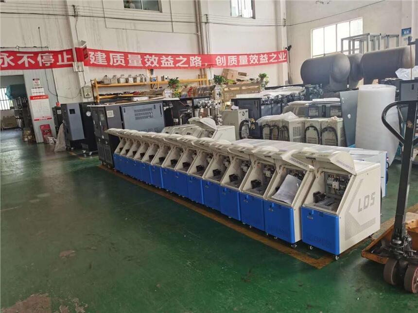 成都導(dǎo)熱油加熱器/油循環(huán)模溫機(jī)/水溫度控制機(jī)/模具溫度控制機(jī)/冷熱一體模溫機(jī)